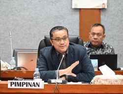 JIKA RAKYAT luran menggaji guru, anggaran pedidikan buat apa