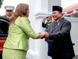Prabowo Sambut Presiden Peru di Istana Merdeka, Ribuan Pelajar Ikut Meriahkan