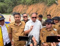 Andre Rosiade Tinjau Jalan Rusak Payakumbuh-Sitangkai, Tegaskan Segera Diperbaiki