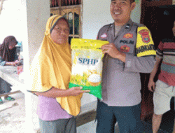 Partai Golkar Bagikan 500 Paket Sembako di Payakumbuh