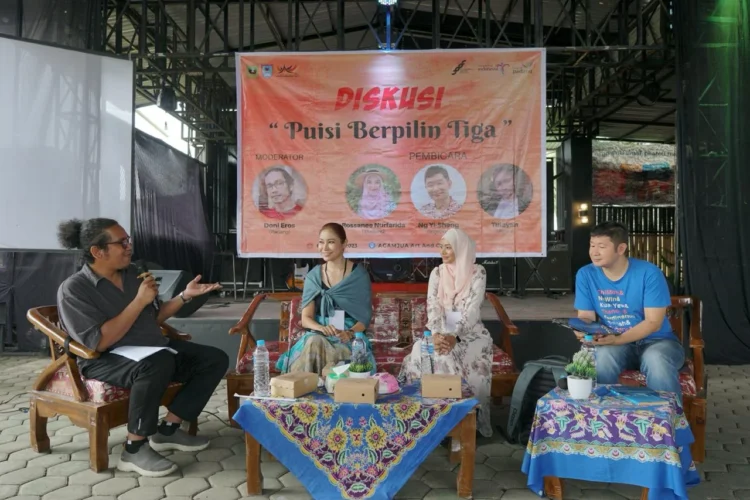 Menuju Payakumbuh Poetry Festival 2025